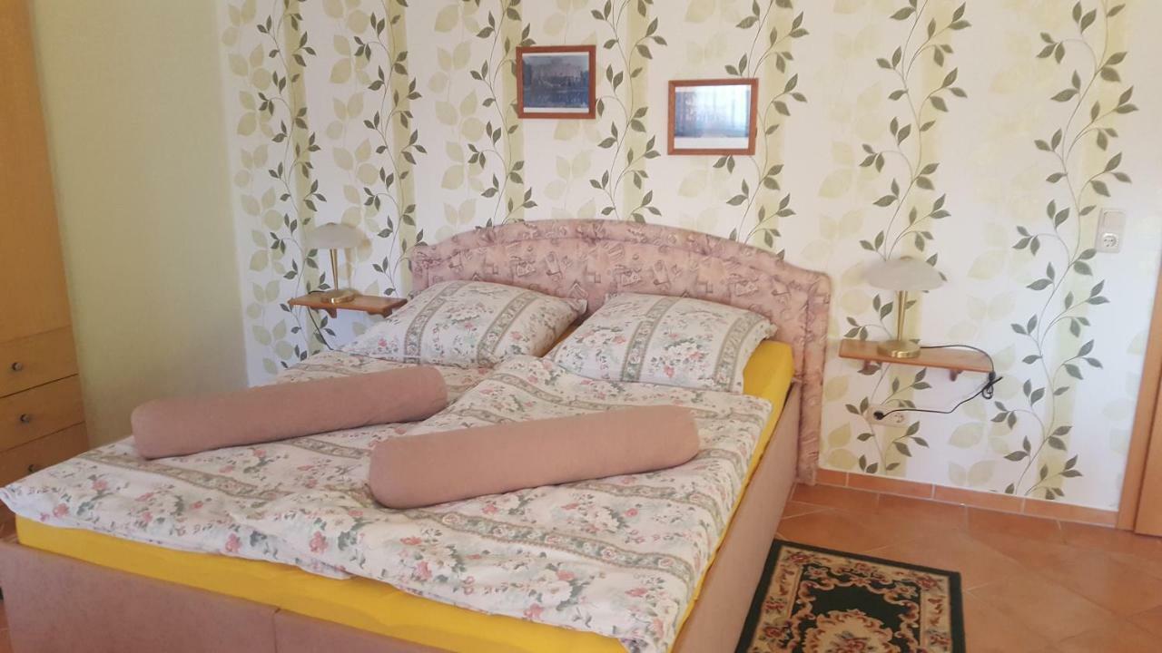 Ferienwohnung "Am Fechtertor- Eingang Zum Schlosspark" Putbus Exterior photo